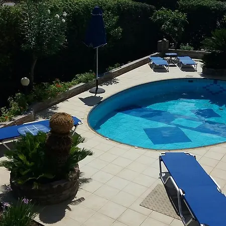 빌라 Antikleia 헐소니소스